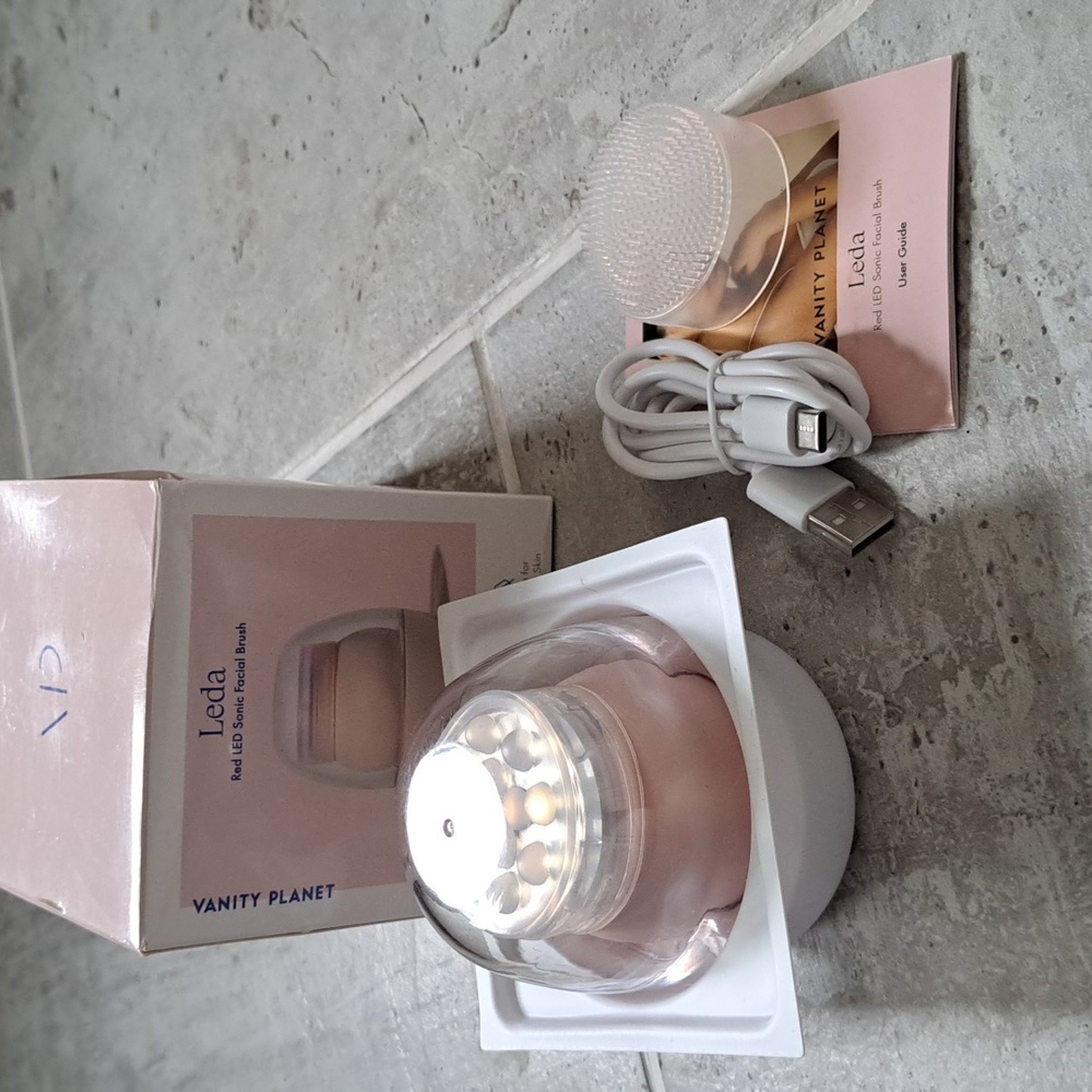 Leda red led facial.. vanity planet
